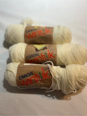 Carbon Wintuk Cream Acrylic Yarn - 2.5 Skeins